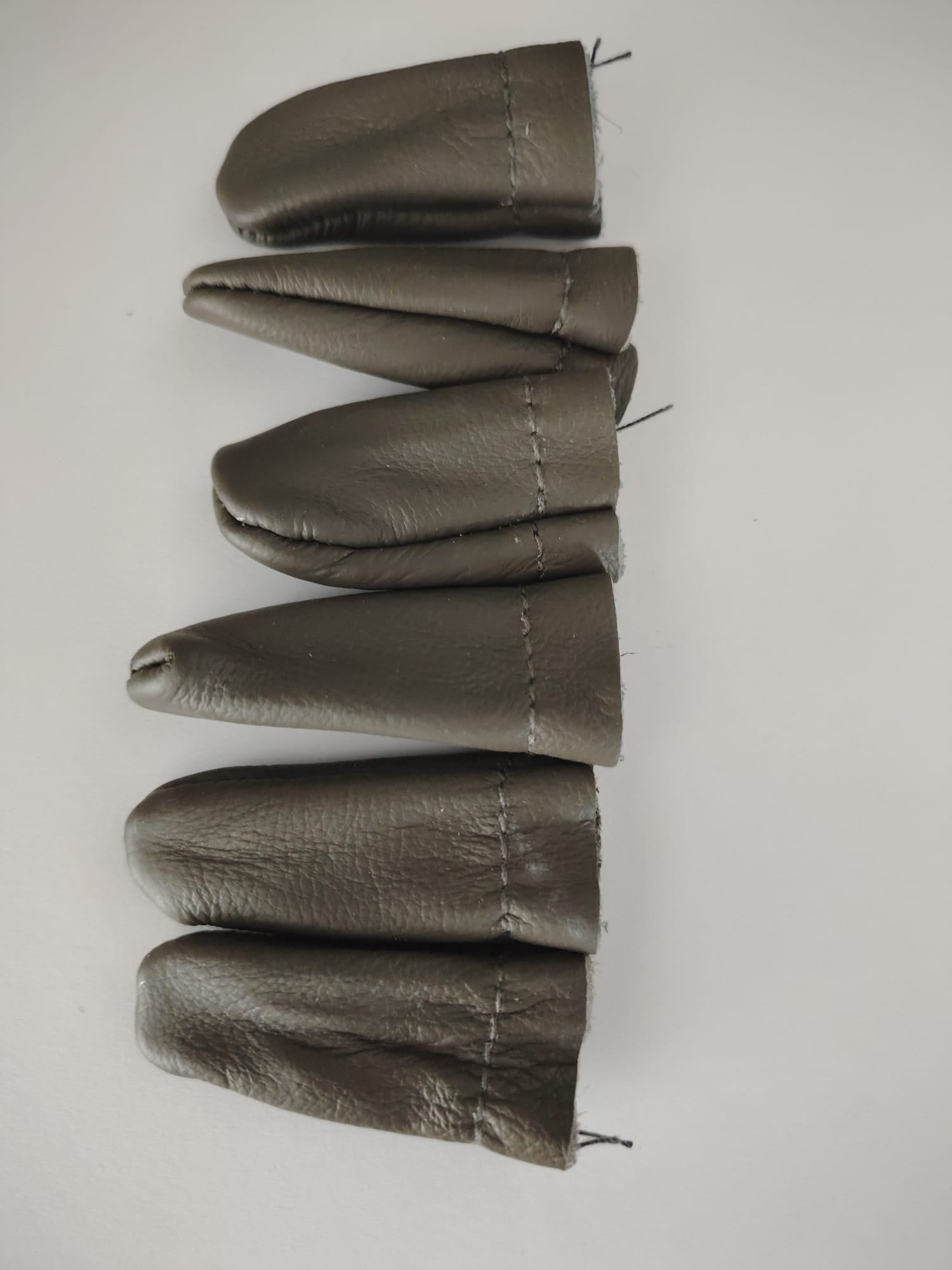 DEDINES PROTECTORES DE CUERO
