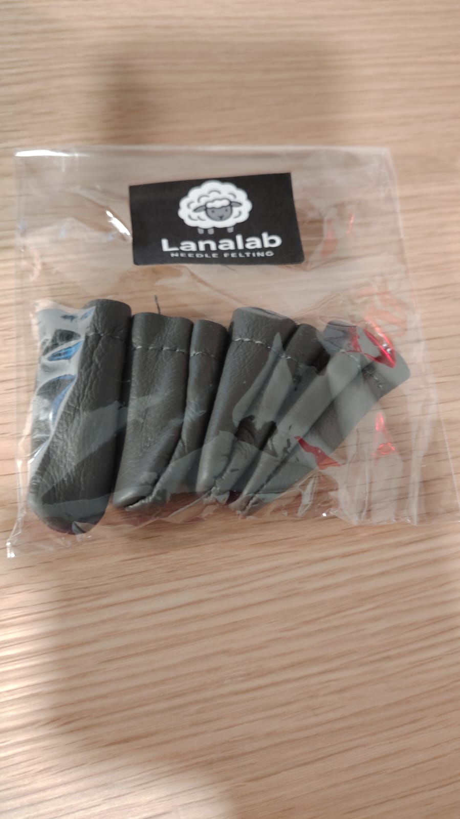 DEDINES PROTECTORES DE CUERO