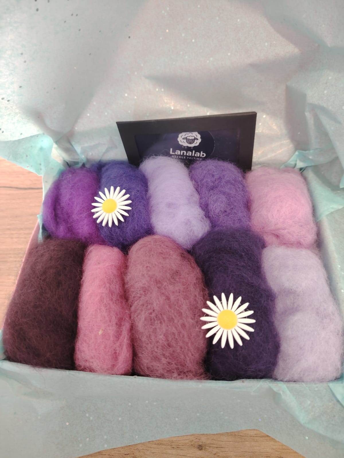CAJA LILAS 10 TONOS LANA MAORÍ 100% CARDADA